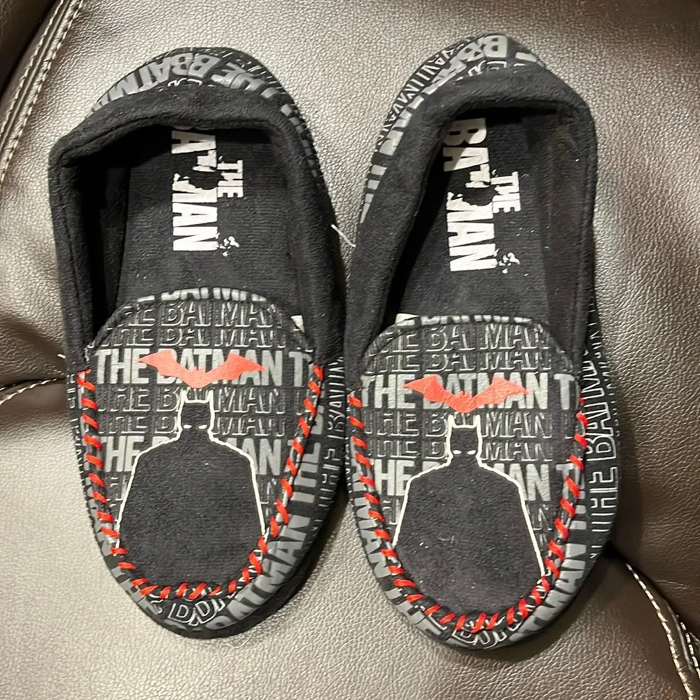 NEWTHE BATMAN Slippers size 5 Boys